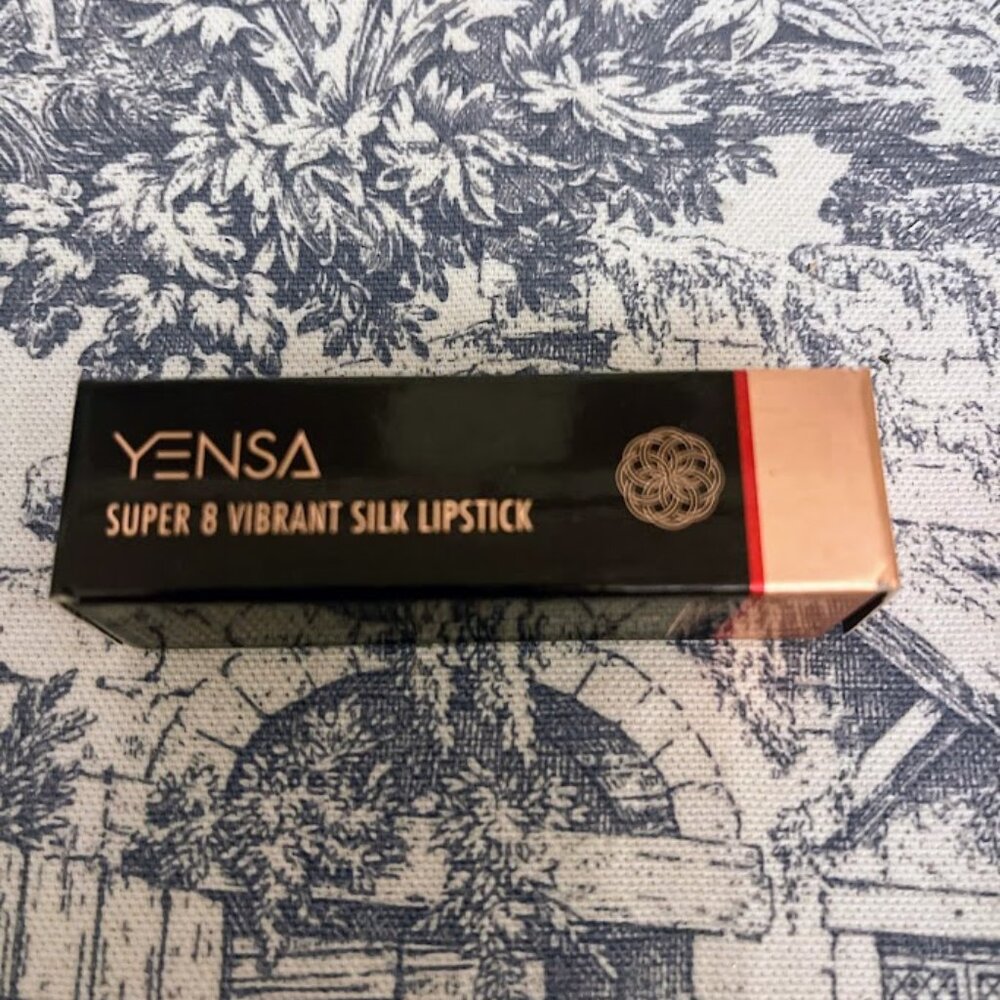 NEW YENSA Super 8 Vibrant‎ Silky Lipstick - VIVID